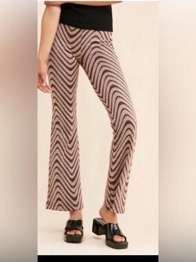 Urban Outfitters Bryn Retro Wave Print High Rise Flare Pants Size Small